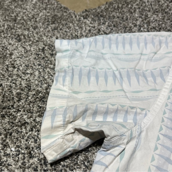 Disney Mens Shirt Extra Large White Blue Stripe Frozen Horse Elsa See Note- Flaw - Picture 6 of 11